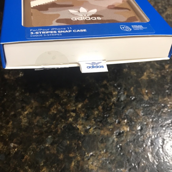 Adidas iPhone 11 Three Stripes Camo Snap Case NEW - Picture 9 of 10